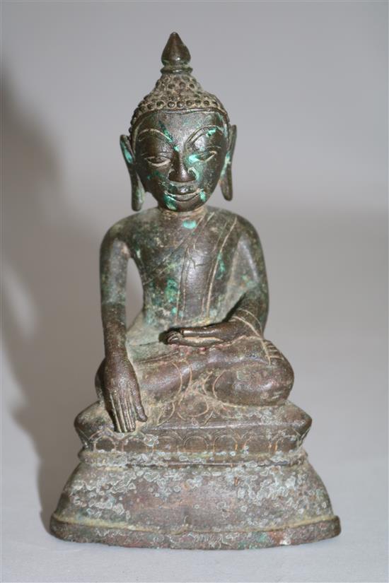 A Burmese bronze seated figure of Buddha, 18th/19th century?, 14cm